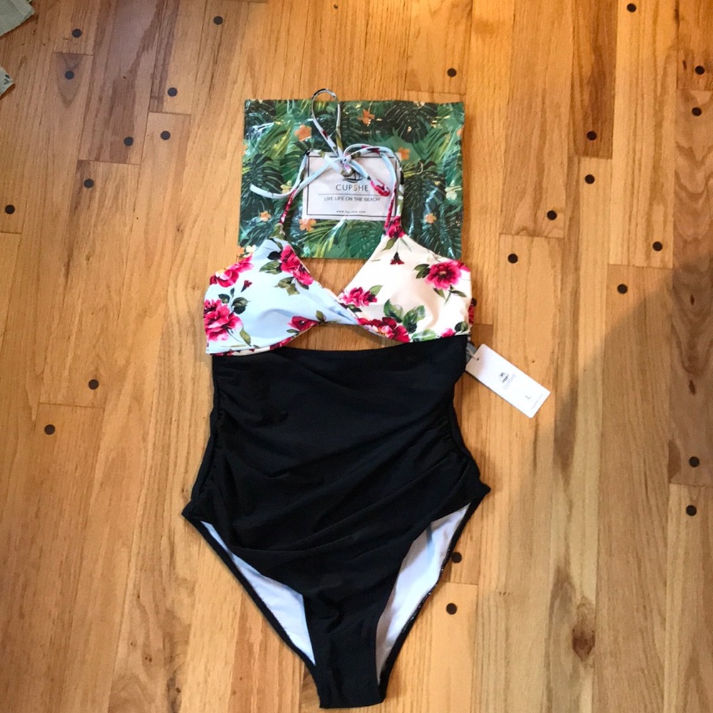 Cupshe One piece, Size Large